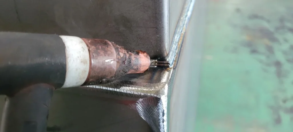 3T 전장박스 빗물받이 레이저 용접|초점 교정·TIG 보완 05 1 tig repair corner section